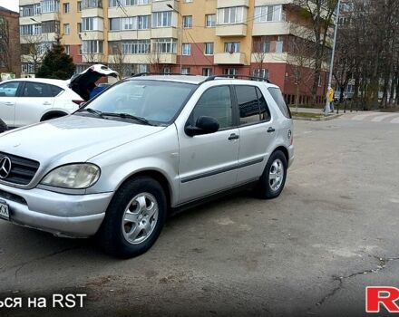 Сірий Мерседес ML-Class, об'ємом двигуна 3.2 л та пробігом 325 тис. км за 5000 $, фото 1 на Automoto.ua