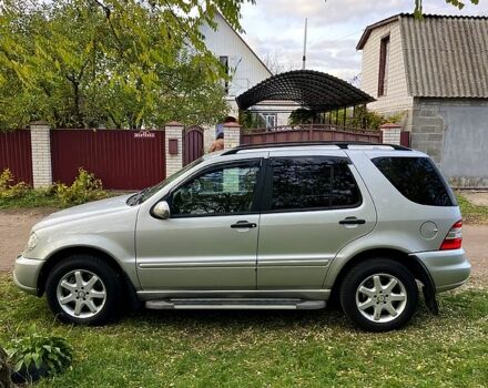 Серый Мерседес МЛ класс, объемом двигателя 2.7 л и пробегом 310 тыс. км за 5600 $, фото 4 на Automoto.ua