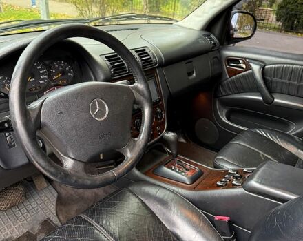 Серый Мерседес МЛ класс, объемом двигателя 2.7 л и пробегом 385 тыс. км за 4500 $, фото 11 на Automoto.ua