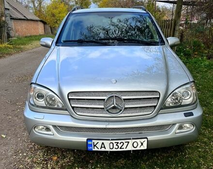 Серый Мерседес МЛ класс, объемом двигателя 2.7 л и пробегом 310 тыс. км за 5600 $, фото 1 на Automoto.ua