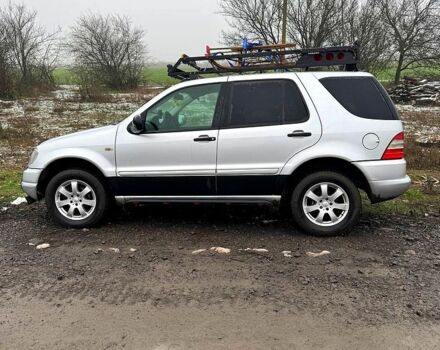 Серый Мерседес МЛ класс, объемом двигателя 2.7 л и пробегом 490 тыс. км за 4499 $, фото 3 на Automoto.ua