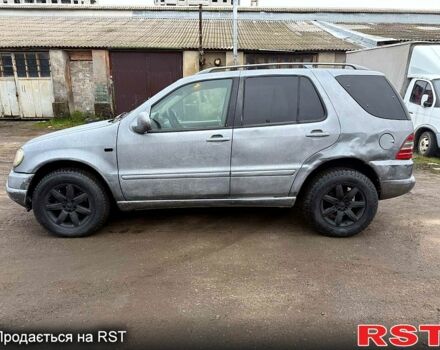 Серый Мерседес МЛ класс, объемом двигателя 2.7 л и пробегом 267 тыс. км за 3700 $, фото 4 на Automoto.ua