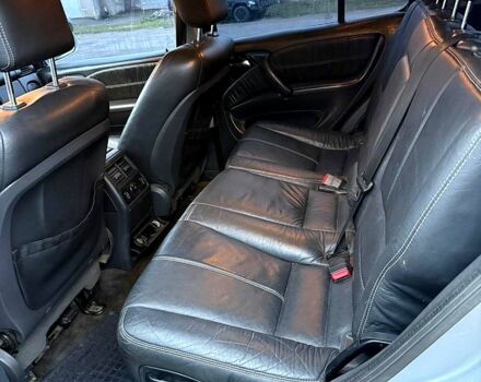Серый Мерседес МЛ класс, объемом двигателя 4 л и пробегом 277 тыс. км за 3500 $, фото 7 на Automoto.ua