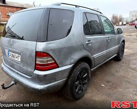 Серый Мерседес МЛ класс, объемом двигателя 2.7 л и пробегом 267 тыс. км за 3700 $, фото 2 на Automoto.ua