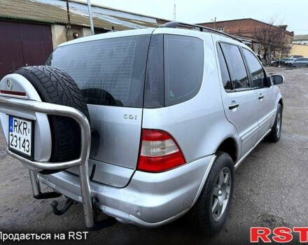 Серый Мерседес МЛ класс, объемом двигателя 4 л и пробегом 277 тыс. км за 3500 $, фото 5 на Automoto.ua