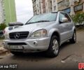 Мерседес МЛ класс 2001 в Киеве на Automoto.ua Серый Мерседес МЛ класс, объемом двигателя 4.3 л и пробегом 270 тыс. км за 6500 $, фото 1 на Automoto.ua