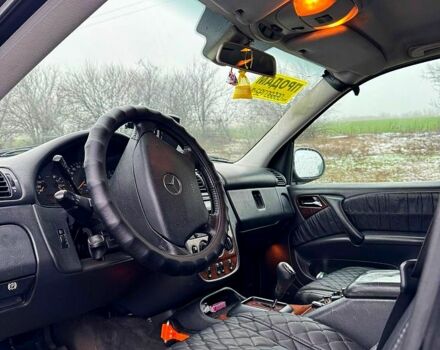 Серый Мерседес МЛ класс, объемом двигателя 2.7 л и пробегом 490 тыс. км за 4499 $, фото 5 на Automoto.ua