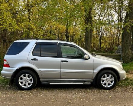 Серый Мерседес МЛ класс, объемом двигателя 2.7 л и пробегом 310 тыс. км за 5600 $, фото 3 на Automoto.ua