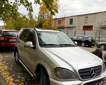 Серый Мерседес МЛ класс, объемом двигателя 2.7 л и пробегом 385 тыс. км за 4500 $, фото 6 на Automoto.ua