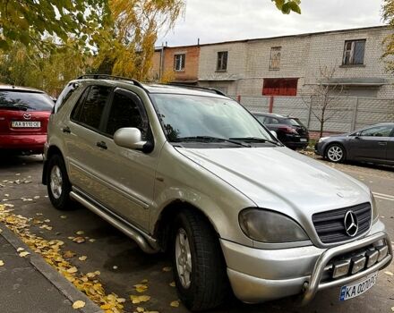 Серый Мерседес МЛ класс, объемом двигателя 2.7 л и пробегом 385 тыс. км за 4500 $, фото 1 на Automoto.ua