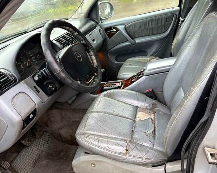 Серый Мерседес МЛ класс, объемом двигателя 2.7 л и пробегом 267 тыс. км за 3700 $, фото 6 на Automoto.ua