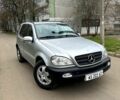 Серый Мерседес МЛ класс, объемом двигателя 2.7 л и пробегом 256 тыс. км за 3700 $, фото 1 на Automoto.ua