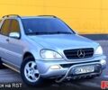 Серый Мерседес МЛ класс, объемом двигателя 2.7 л и пробегом 279 тыс. км за 7300 $, фото 1 на Automoto.ua