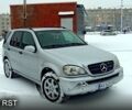 Серый Мерседес МЛ класс, объемом двигателя 2.7 л и пробегом 306 тыс. км за 5500 $, фото 2 на Automoto.ua