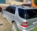 Сірий Мерседес ML-Class, об'ємом двигуна 3 л та пробігом 250 тис. км за 4800 $, фото 1 на Automoto.ua