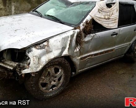 Серый Мерседес МЛ класс, объемом двигателя 2.7 л и пробегом 300 тыс. км за 3500 $, фото 2 на Automoto.ua