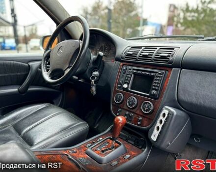 Сірий Мерседес МЛ класс, об'ємом двигуна 4 л та пробігом 370 тис. км за 3100 $, фото 3 на Automoto.ua