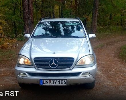 Серый Мерседес МЛ класс, объемом двигателя 2.7 л и пробегом 342 тыс. км за 3700 $, фото 1 на Automoto.ua