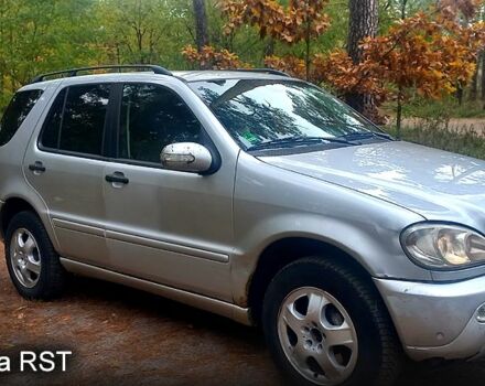 Серый Мерседес МЛ класс, объемом двигателя 2.7 л и пробегом 342 тыс. км за 3700 $, фото 2 на Automoto.ua