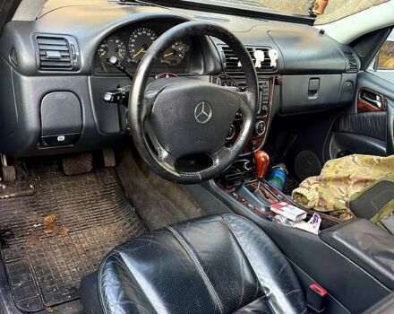 Серый Мерседес МЛ класс, объемом двигателя 4 л и пробегом 400 тыс. км за 4300 $, фото 2 на Automoto.ua