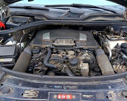 Серый Мерседес МЛ класс, объемом двигателя 3.5 л и пробегом 308 тыс. км за 6500 $, фото 3 на Automoto.ua