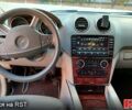 Мерседес МЛ класс 2005 в Белгород-Днестровском на Automoto.ua Серый Мерседес МЛ класс, объемом двигателя 3.5 л и пробегом 230 тыс. км за 7800 $, фото 5 на Automoto.ua