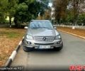 Серый Мерседес МЛ класс, объемом двигателя 3 л и пробегом 320 тыс. км за 11000 $, фото 2 на Automoto.ua