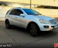 Мерседес МЛ класс 2005 в Белгород-Днестровском на Automoto.ua Серый Мерседес МЛ класс, объемом двигателя 3.5 л и пробегом 230 тыс. км за 7800 $, фото 2 на Automoto.ua