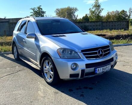 Серый Мерседес МЛ класс, объемом двигателя 3.5 л и пробегом 370 тыс. км за 10000 $, фото 5 на Automoto.ua