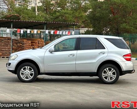 Сірий Мерседес МЛ класс, об'ємом двигуна 3 л та пробігом 435 тис. км за 6000 $, фото 4 на Automoto.ua