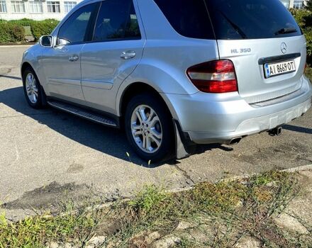 Серый Мерседес МЛ класс, объемом двигателя 3.5 л и пробегом 370 тыс. км за 10000 $, фото 6 на Automoto.ua