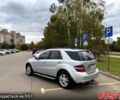 Серый Мерседес МЛ класс, объемом двигателя 3.5 л и пробегом 290 тыс. км за 8700 $, фото 5 на Automoto.ua