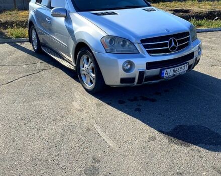 Серый Мерседес МЛ класс, объемом двигателя 3.5 л и пробегом 370 тыс. км за 10000 $, фото 3 на Automoto.ua