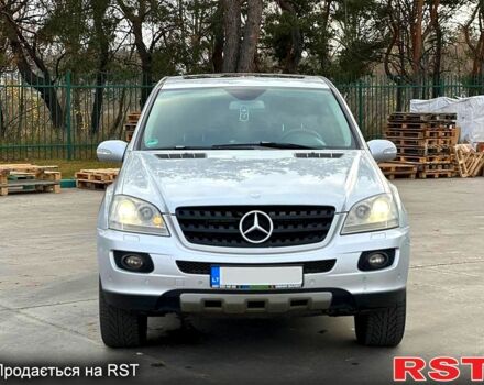 Сірий Мерседес МЛ класс, об'ємом двигуна 3 л та пробігом 435 тис. км за 6000 $, фото 1 на Automoto.ua