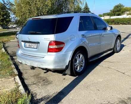 Серый Мерседес МЛ класс, объемом двигателя 3.5 л и пробегом 370 тыс. км за 10000 $, фото 9 на Automoto.ua