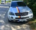 Сірий Мерседес ML-Class, об'ємом двигуна 6.2 л та пробігом 0 тис. км за 9500 $, фото 1 на Automoto.ua