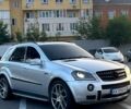 Серый Мерседес МЛ класс, объемом двигателя 6.2 л и пробегом 200 тыс. км за 6999 $, фото 1 на Automoto.ua