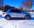 Серый Мерседес МЛ класс, объемом двигателя 3 л и пробегом 140 тыс. км за 13500 $, фото 1 на Automoto.ua