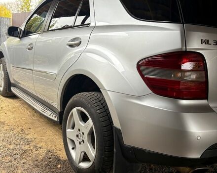 Сірий Мерседес МЛ класс, об'ємом двигуна 3 л та пробігом 261 тис. км за 15500 $, фото 6 на Automoto.ua