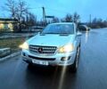 Серый Мерседес МЛ класс, объемом двигателя 30 л и пробегом 160 тыс. км за 6300 $, фото 1 на Automoto.ua