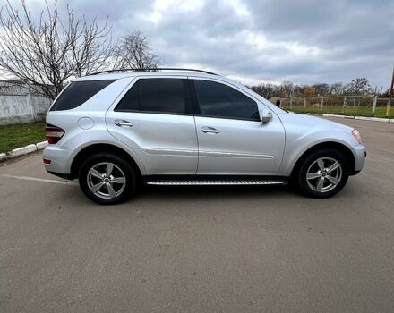 Серый Мерседес МЛ класс, объемом двигателя 3.5 л и пробегом 248 тыс. км за 10599 $, фото 5 на Automoto.ua