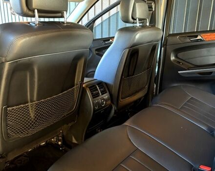 Сірий Мерседес МЛ класс, об'ємом двигуна 3 л та пробігом 261 тис. км за 15500 $, фото 9 на Automoto.ua