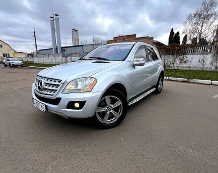 Серый Мерседес МЛ класс, объемом двигателя 3.5 л и пробегом 248 тыс. км за 10599 $, фото 1 на Automoto.ua