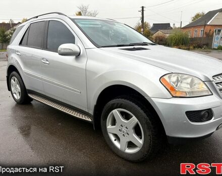 Сірий Мерседес МЛ класс, об'ємом двигуна 3 л та пробігом 261 тис. км за 15500 $, фото 2 на Automoto.ua