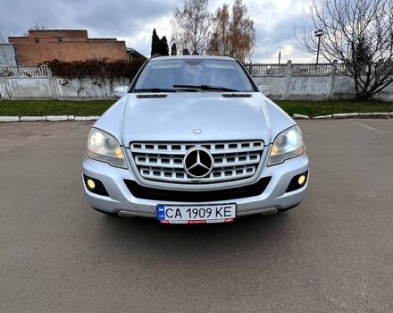 Серый Мерседес МЛ класс, объемом двигателя 3.5 л и пробегом 248 тыс. км за 10599 $, фото 6 на Automoto.ua