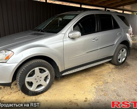 Сірий Мерседес МЛ класс, об'ємом двигуна 3 л та пробігом 261 тис. км за 15500 $, фото 5 на Automoto.ua