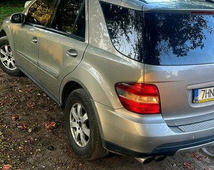 Сірий Мерседес МЛ класс, об'ємом двигуна 3.2 л та пробігом 222 тис. км за 5300 $, фото 1 на Automoto.ua