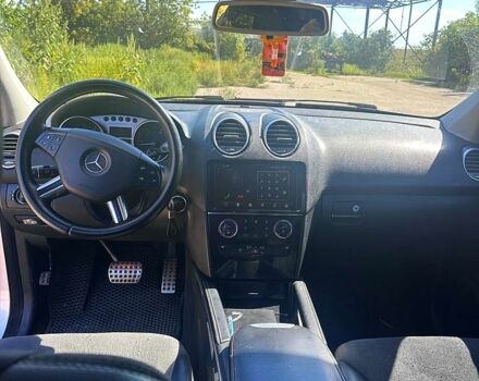 Серый Мерседес МЛ класс, объемом двигателя 3 л и пробегом 250 тыс. км за 6000 $, фото 7 на Automoto.ua