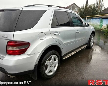 Сірий Мерседес МЛ класс, об'ємом двигуна 3 л та пробігом 261 тис. км за 15500 $, фото 3 на Automoto.ua