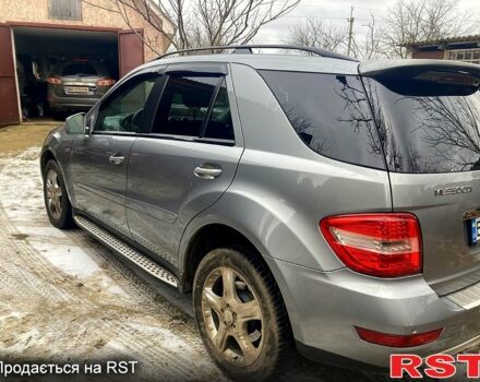 Сірий Мерседес МЛ класс, об'ємом двигуна 3 л та пробігом 328 тис. км за 12800 $, фото 2 на Automoto.ua